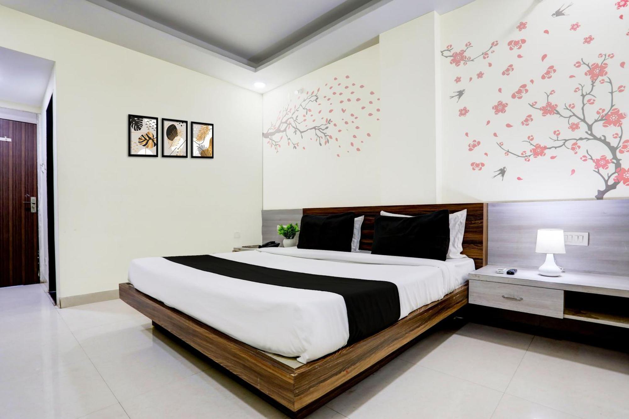 Super Townhouse Hoshangabad Road Near Aashima Mall Samarda Kaliasot Екстер'єр фото