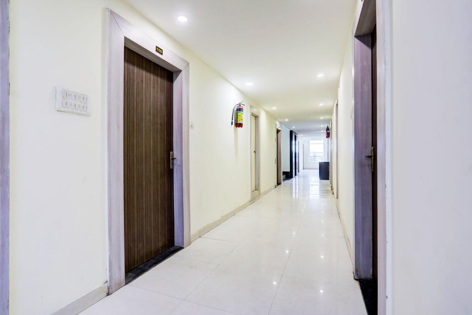 Super Townhouse Hoshangabad Road Near Aashima Mall Samarda Kaliasot Екстер'єр фото
