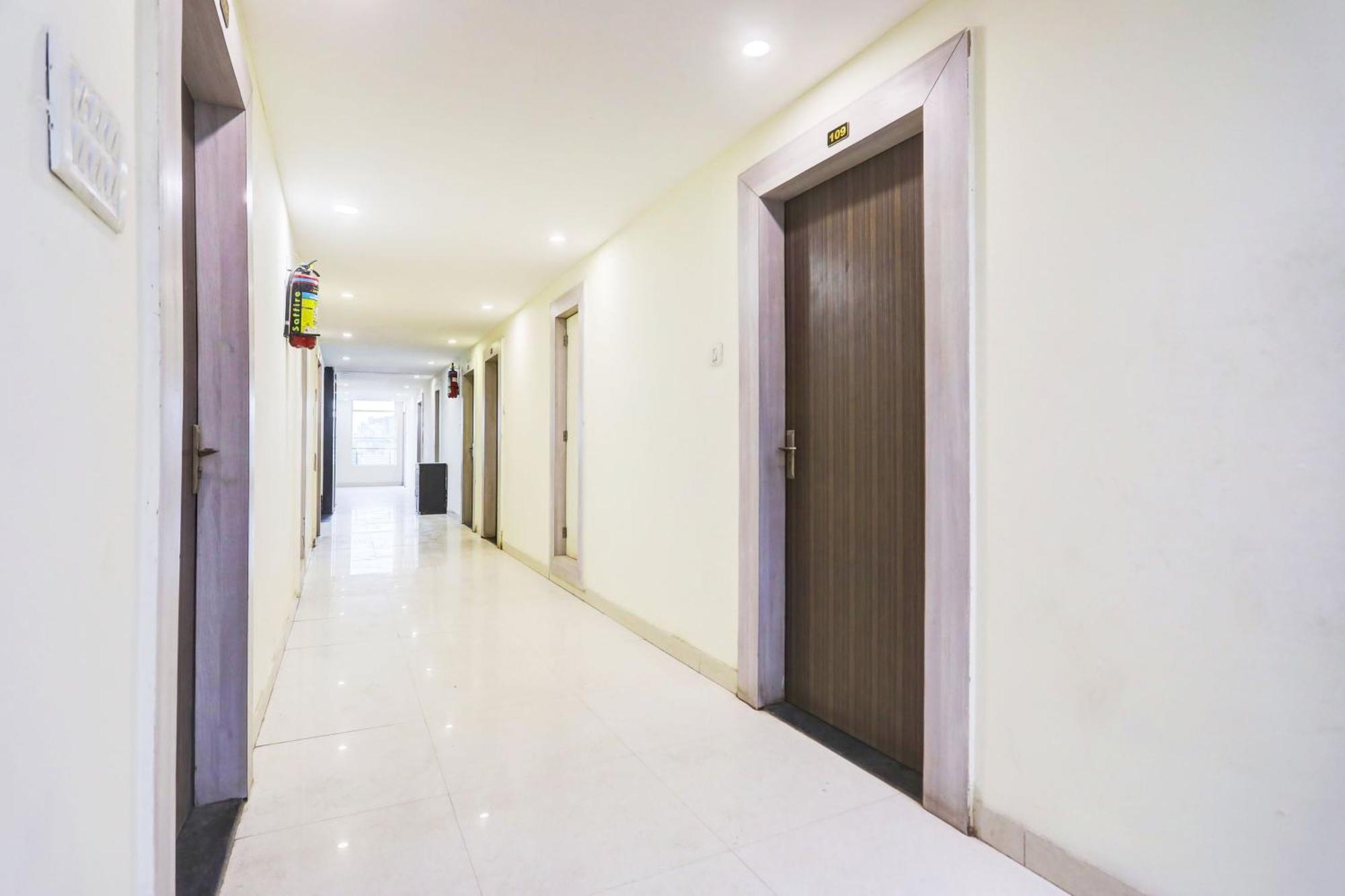 Super Townhouse Hoshangabad Road Near Aashima Mall Samarda Kaliasot Екстер'єр фото